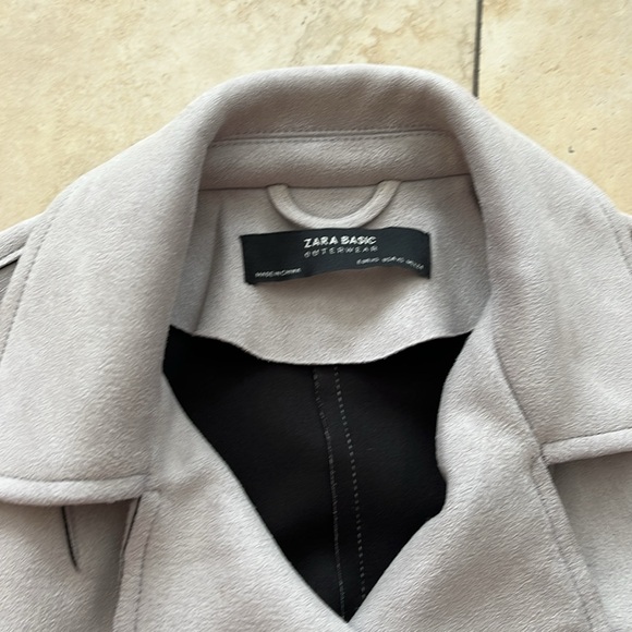 Zara faux suede moto jacket with zipper closure, light grey, womens size xs - Picture 4 of 5